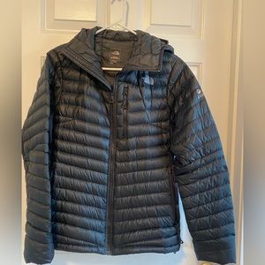 Women’s Northface Summit Series Black Coat.  Size Medium.  Excellent condition!